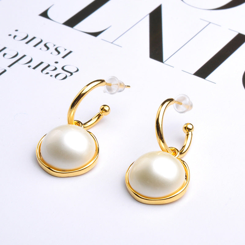 Wholesale  pearl stud earrings  18K gold plated simple niche design earrings