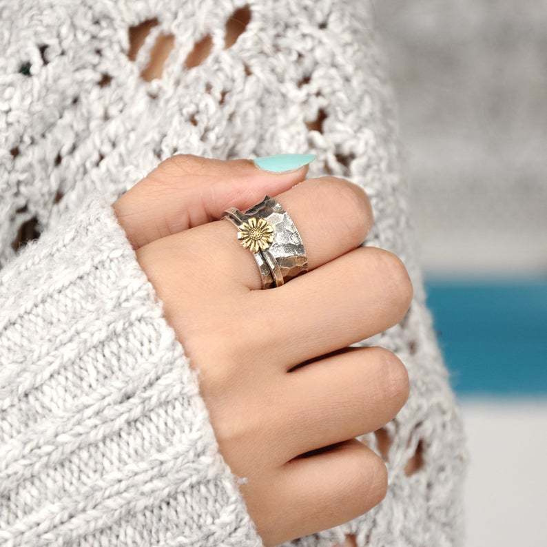 Wholesale Trendy Flower Ring Silver Metal Rotatable Carved Design Fashion Accessory Gift for Wedding