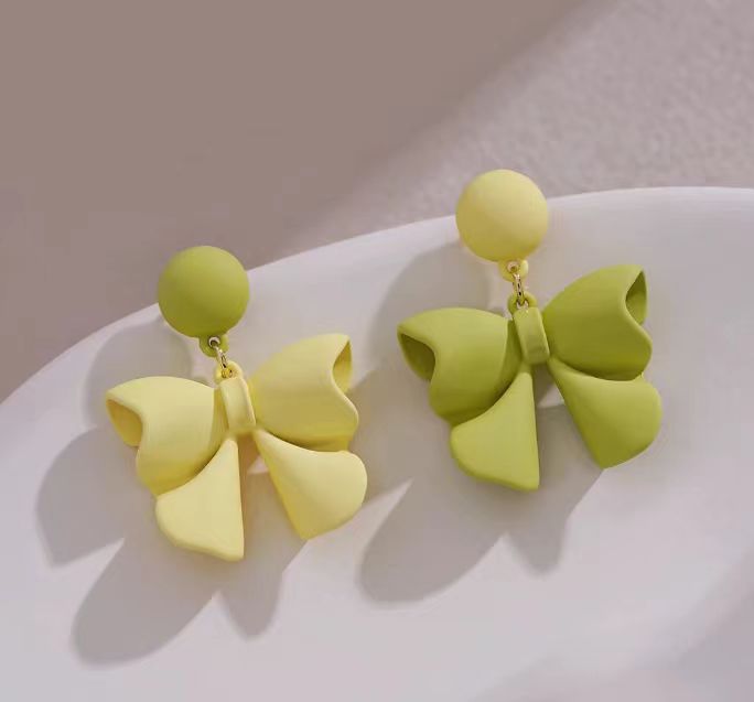 Wholesale Versatile Summer Fresh Green Floral Stud Earrings