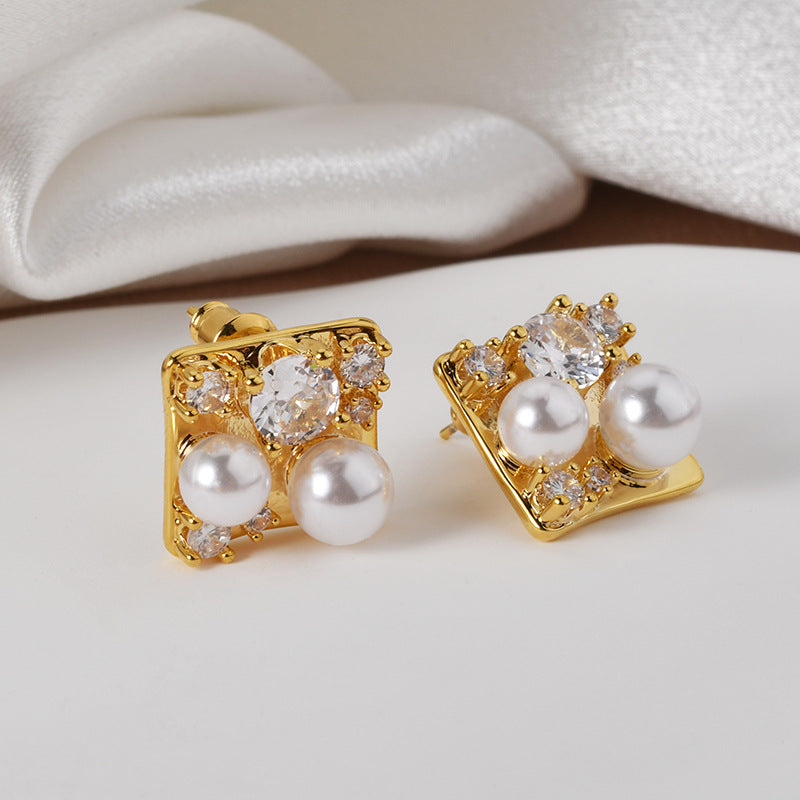 Wholesale Retro Exquisite Light Luxury Pearl Earrings