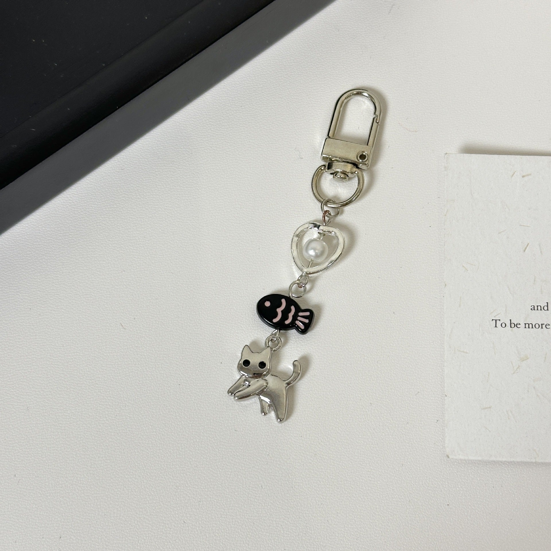 Wholesale cute cat and fish pendant keychains