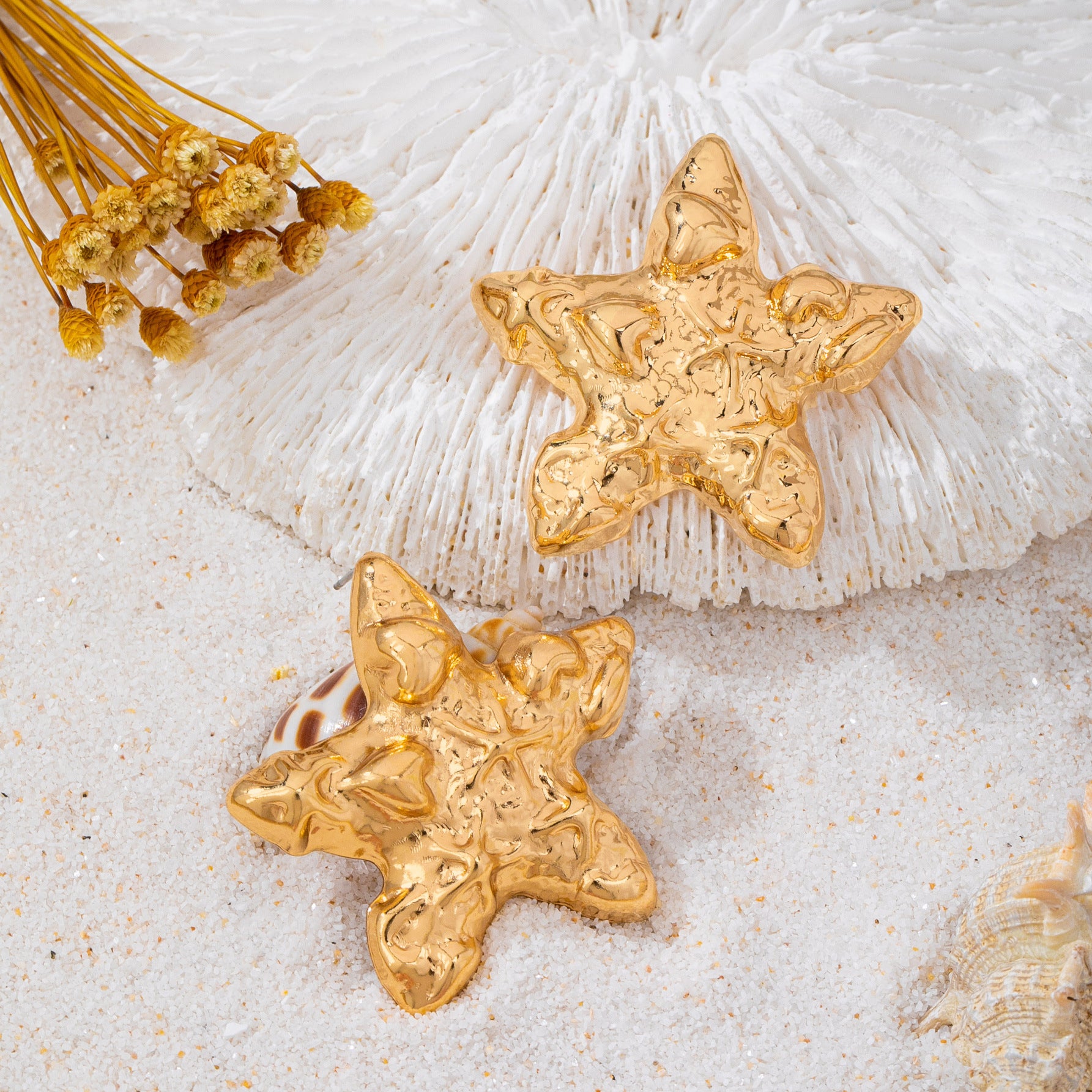 Wholesale Stylish Vintage Gold Hammered Star Earrings Irregular Five Point Star Iron Alloy Electroplated Boutique Resale Jewelry Accessory