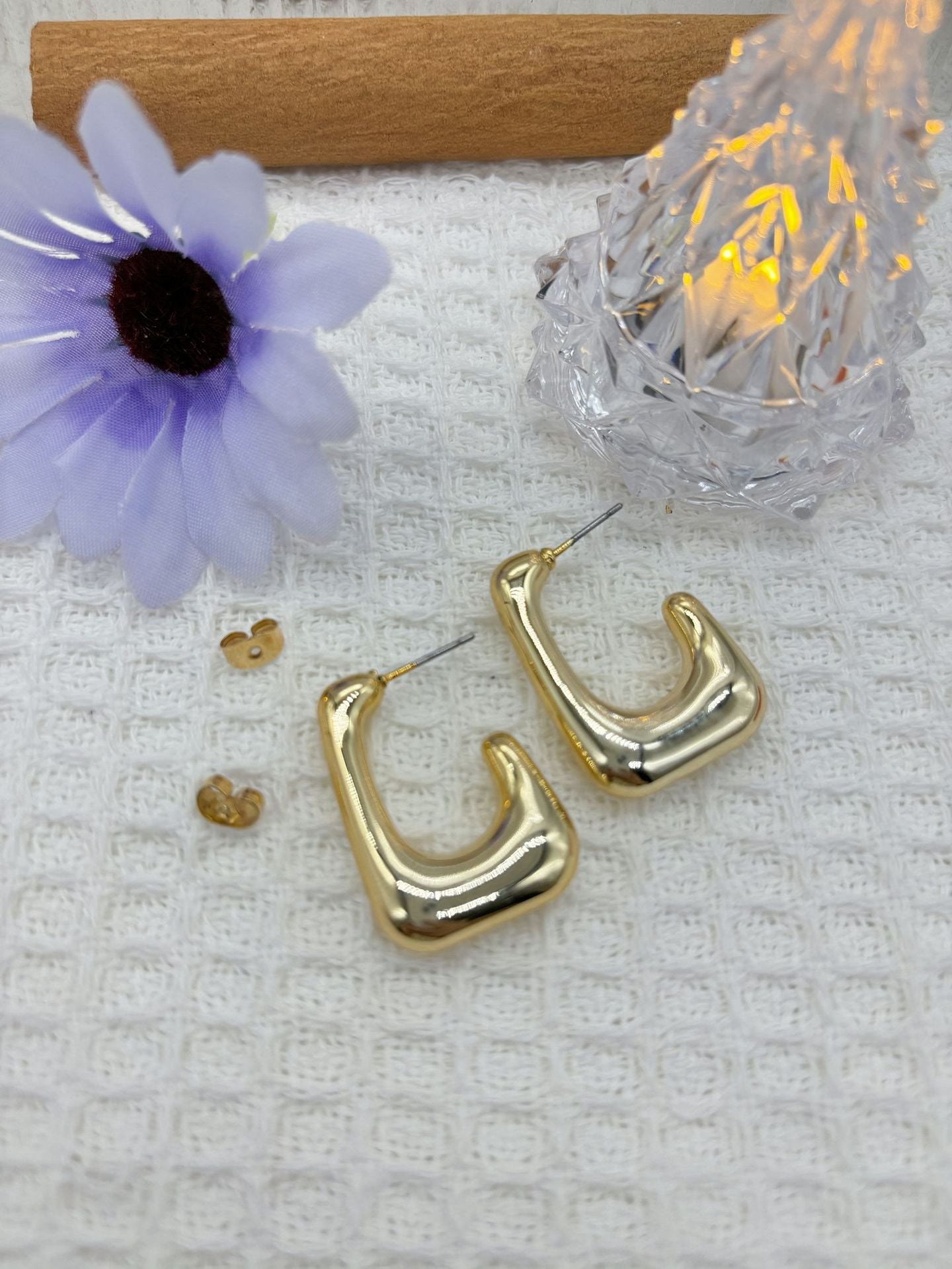 Wholesale Hollow Drop Stud Earrings For Women Chic Golden Alloy Design Everyday Wear Jewelry Accessory