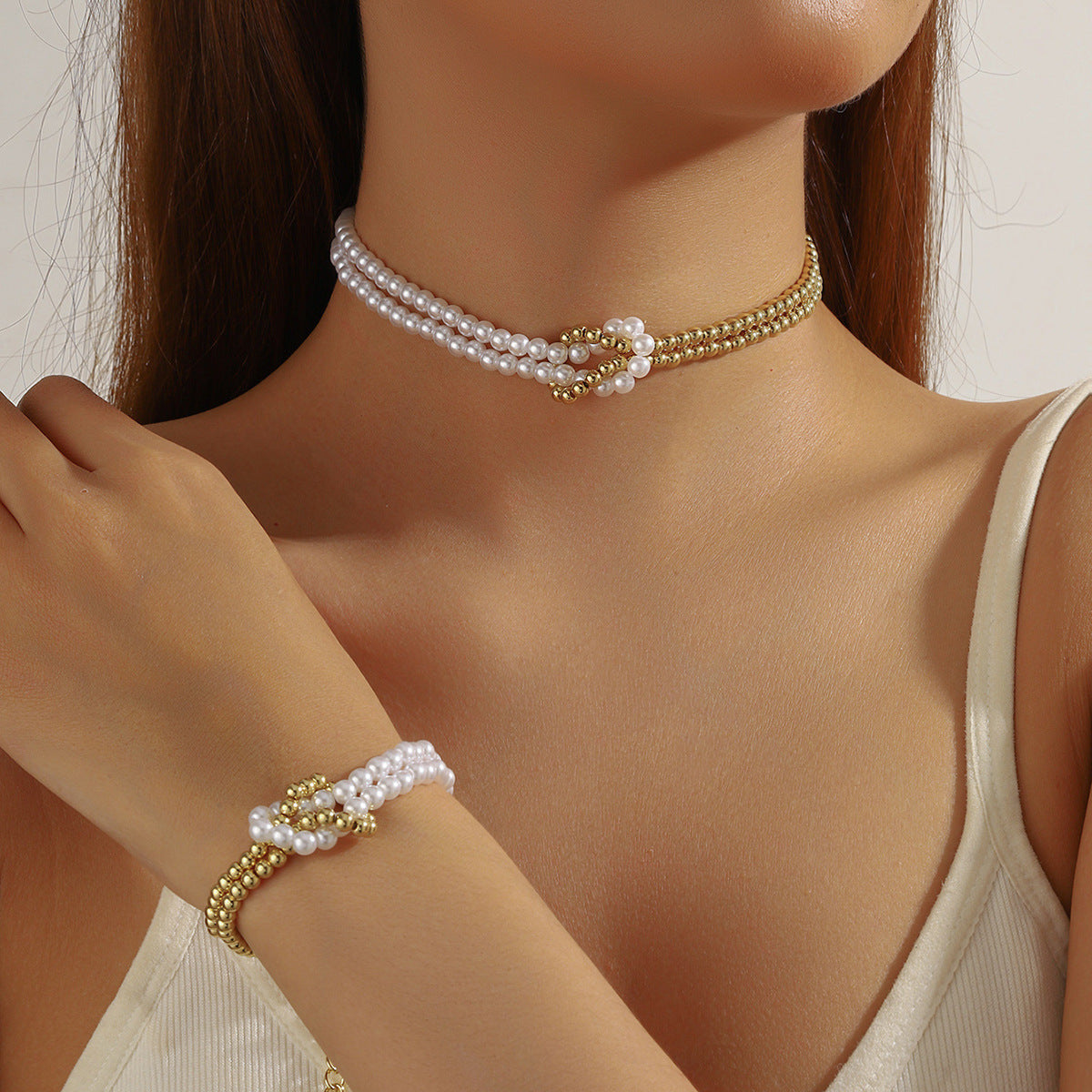 Wholesale  best-selling trendy pearl heart necklace and bracelet set for women  featuring a luxurious and sophisticated ocean-themed design