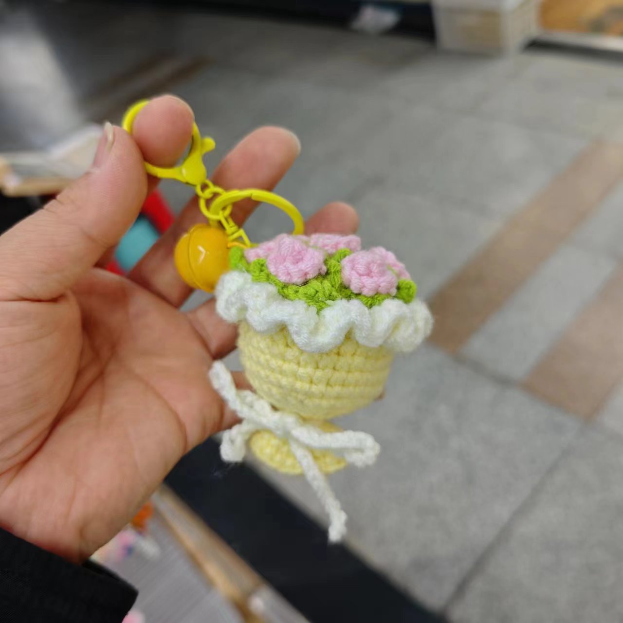 Wholesale  Woven Holding Flower Keychain