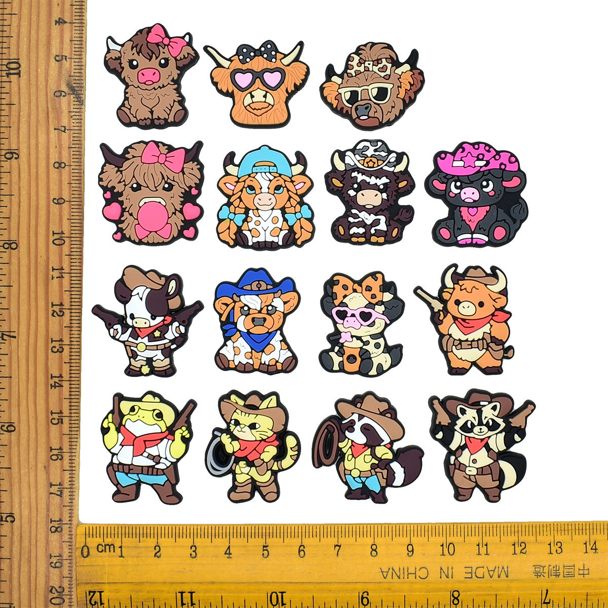 Decorazione casuale all'ingrosso della fibbia della scarpa in gomma morbida del PVC di serie del denim della mucca dell'altopiano del fumetto creativo casuale all'ingrosso di 100 pezzi