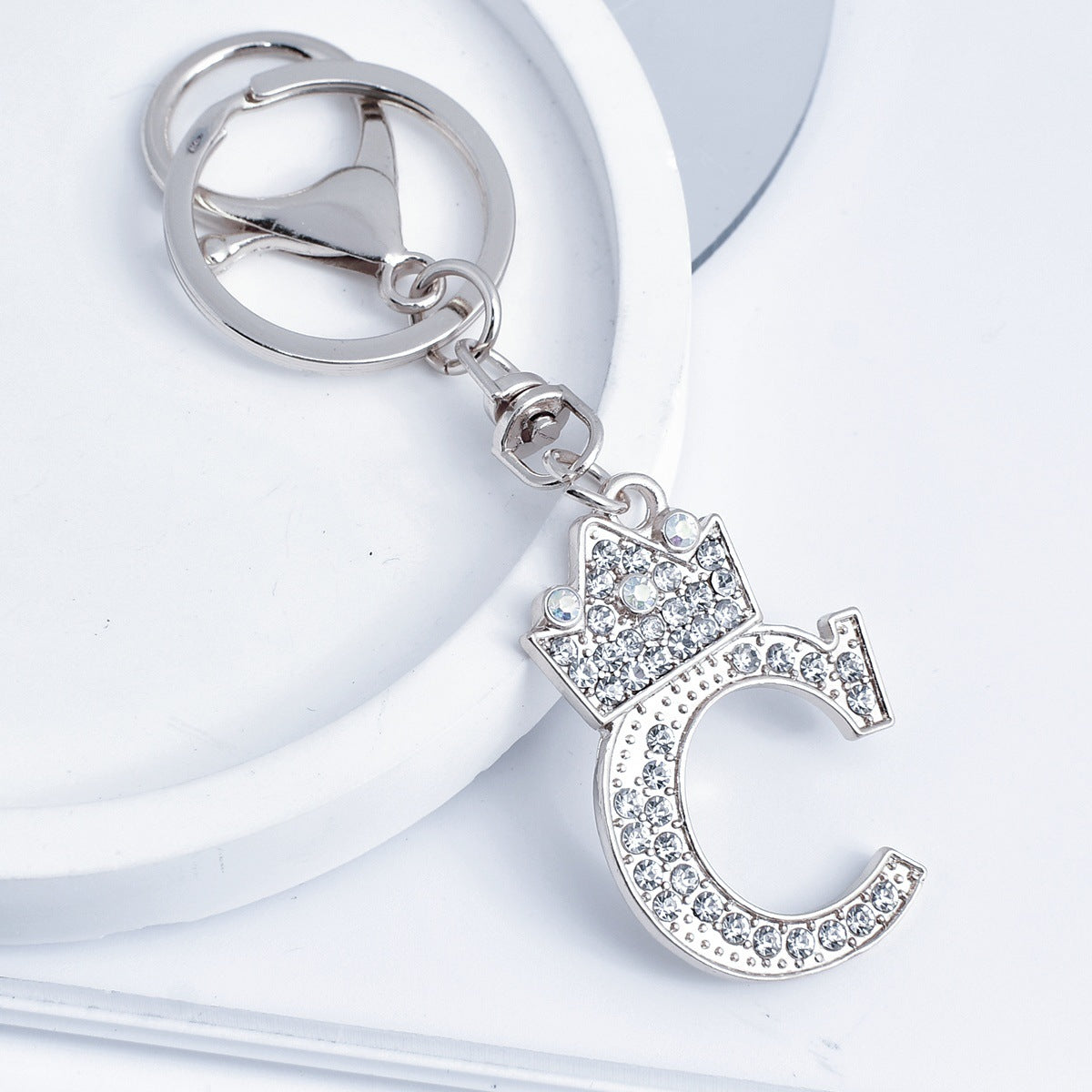 Wholesale Stylish Rhinestone 26 Letter Keychain Zinc Alloy Silver Metal Pendant Car Backpack Accessory Fashion Jewelry Gift For Resale