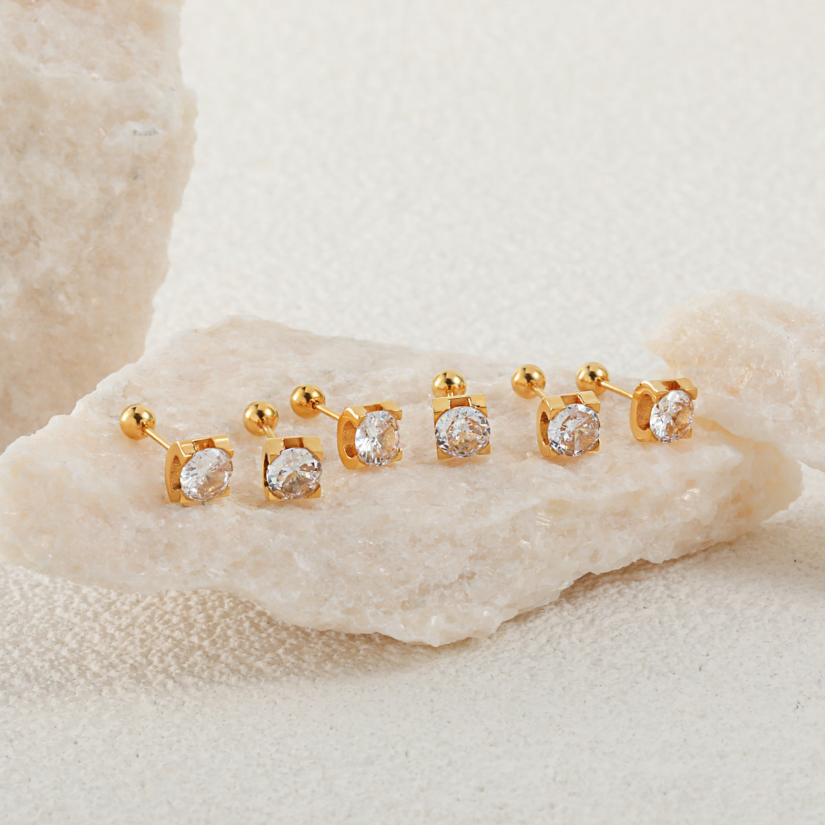 Wholesale  light luxury four-claw ox head single diamond ear bone nail titanium steel earrings