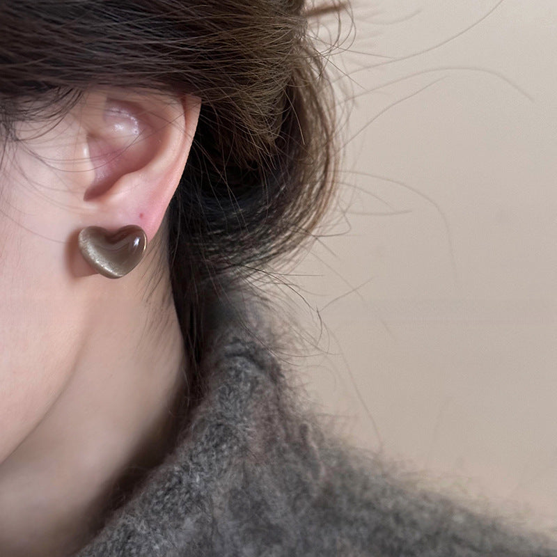 Wholesale Silver Needle Resin Love Heart Sizzling Light Luxury Earrings