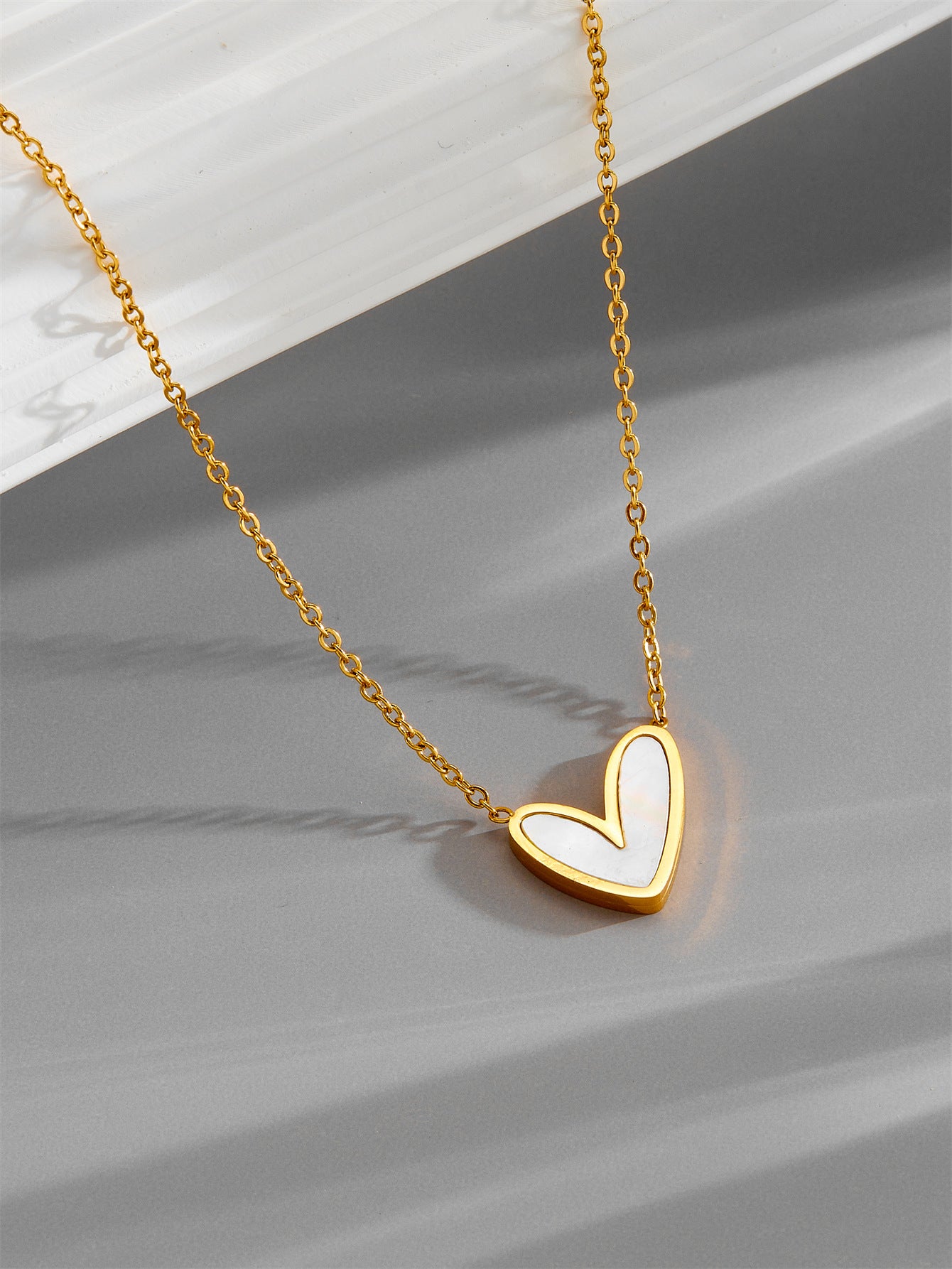 Wholesale titanium steel heart colorfast necklace