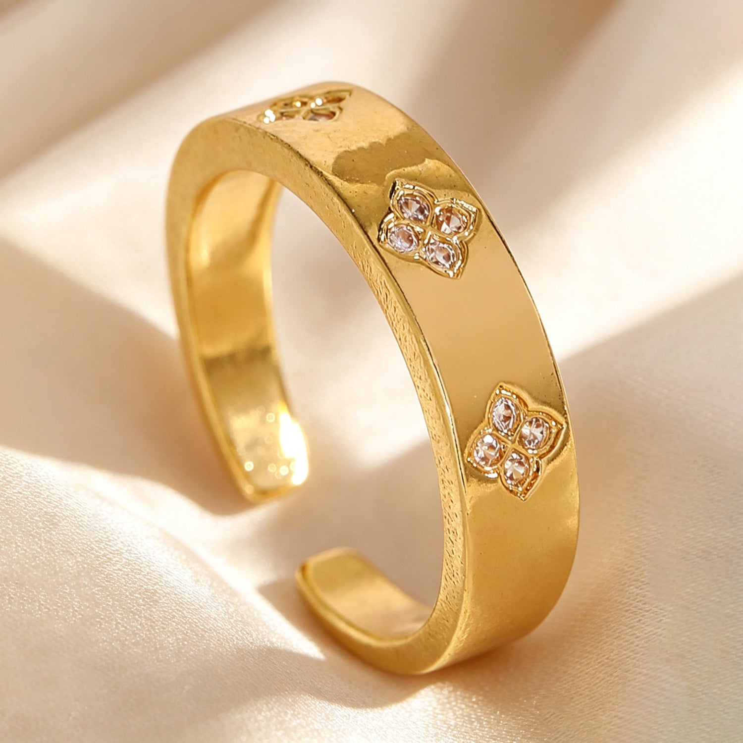 Wholesale Gold Plated Copper Floral Design Ring Fashion Accessory Gift Boutique