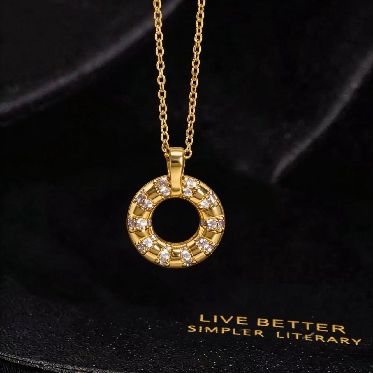 Wholesale Fashion Heart Pendant Necklace Full Zircon Copper Plated Collarbone Chain Sparkling Jewelry Accessory