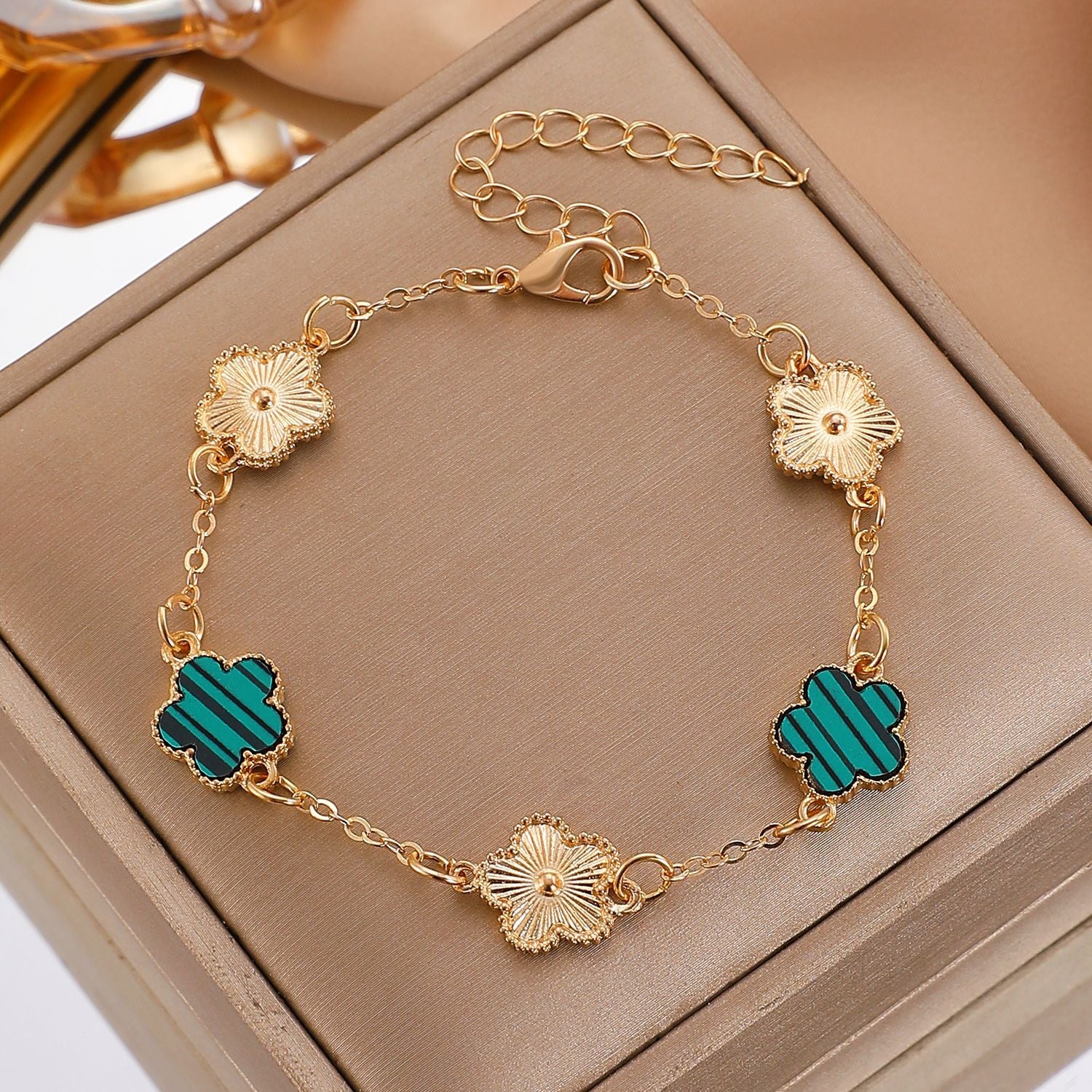 Wholesale Five-Leaf Flower Bracelet