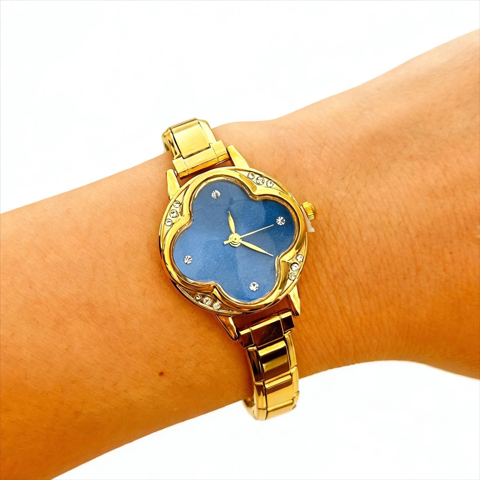 Wholesale Trendy Women' s Casual Quartz Watch with Ruby Four-Leaf Clover Diamond Design,  DIY Accessory for Resale