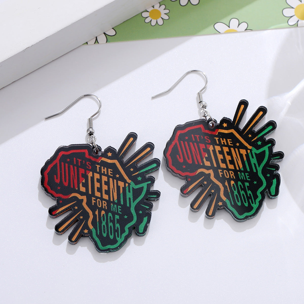 Wholesale Bohemian red, black and green map pendant earrings