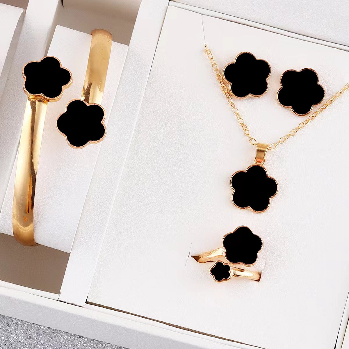 Wholesale Lucky Clover Pendant Multicolor Necklace Four-piece Set ACC-NE-ErJJ004