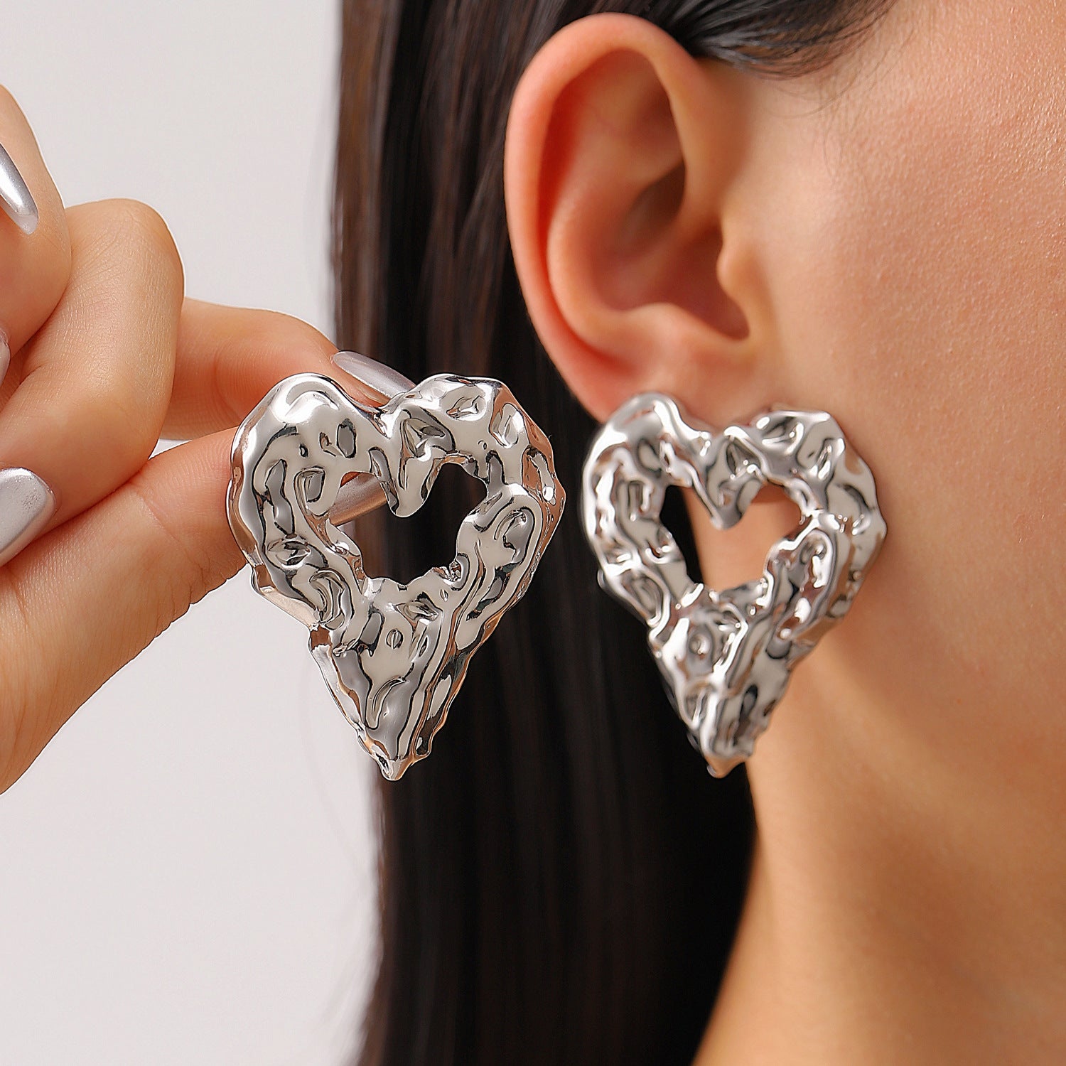 Wholesale Electroplated Metal Earrings Geometric Oval Pattern Fashion Accessory