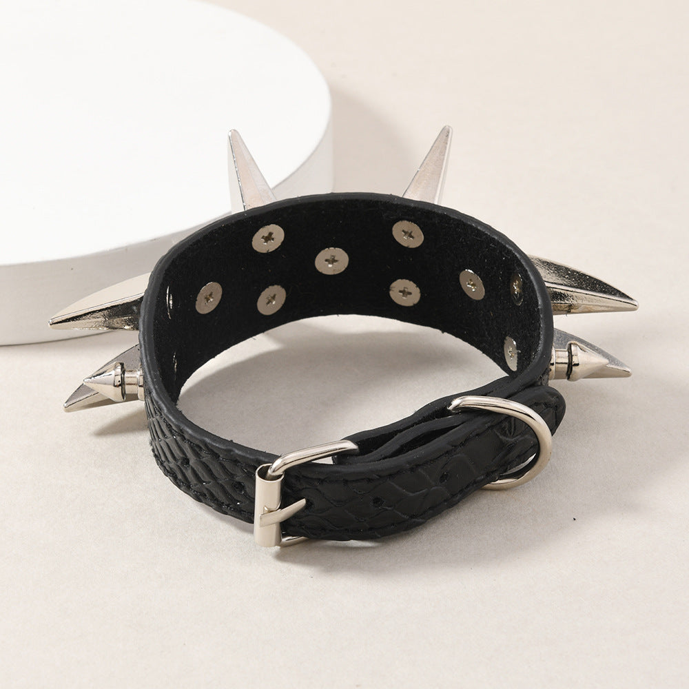 Wholesale  Exaggerated Three-Row Pointed Tiger Tooth Leather Bracelet