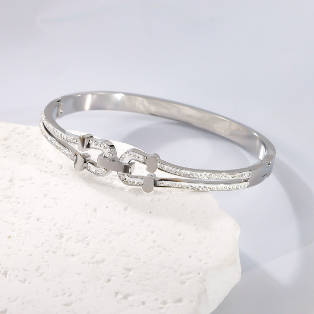 Wholesale Light Luxury Stainless Steel 18K Gold Plated Open Cuff Bracelet With Horseshoe Buckle Design Boutique Resale Jewelry Accessory