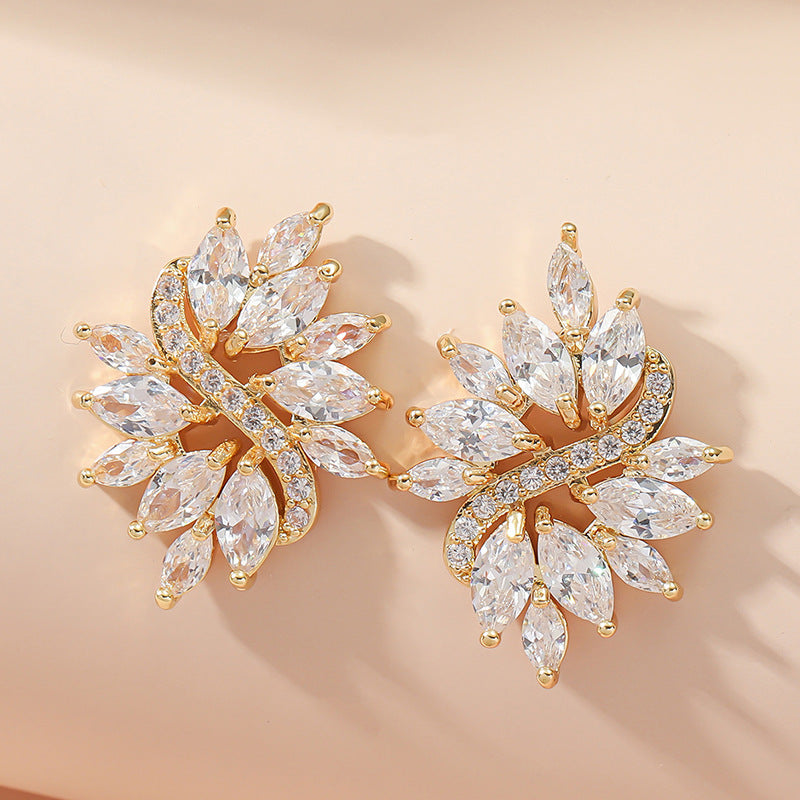 Wholesale Zircon Crystal Super Shiny White Series Flower Vintage Earrings