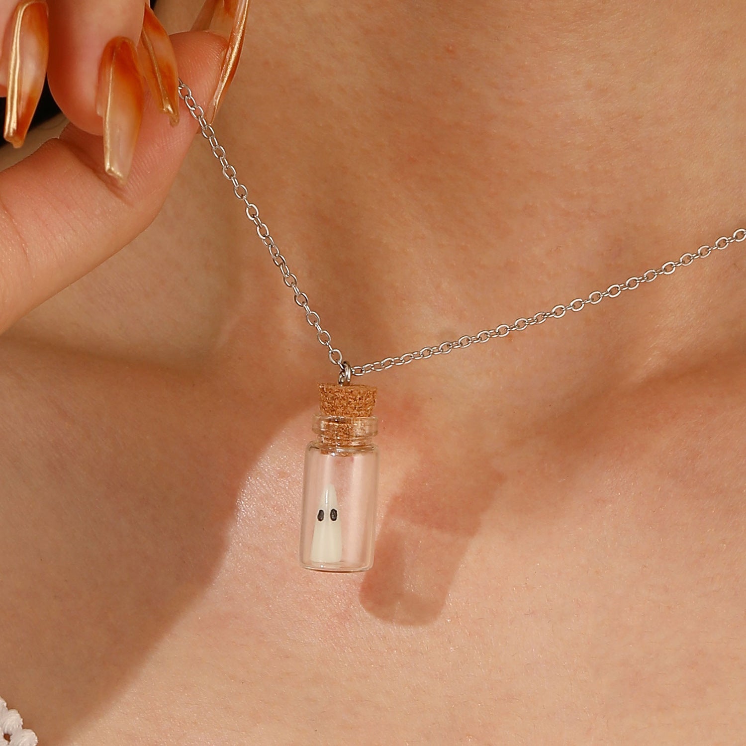 Wholesale  Glow-in-the-Dark Ghost Pendant Necklace Resin Handmade Fashion Accessory