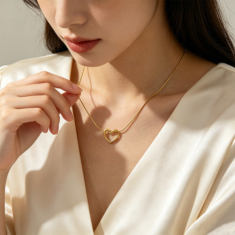 Wholesale Trendy Hollow Heart Pendant Necklace Titanium Steel Snake Chain Gold Plated Jewelry Accessory