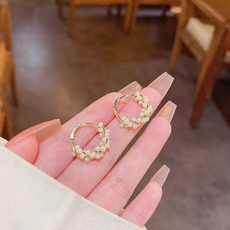 Wholesale Simple and Luxurious Heart-shaped Pearl Earrings