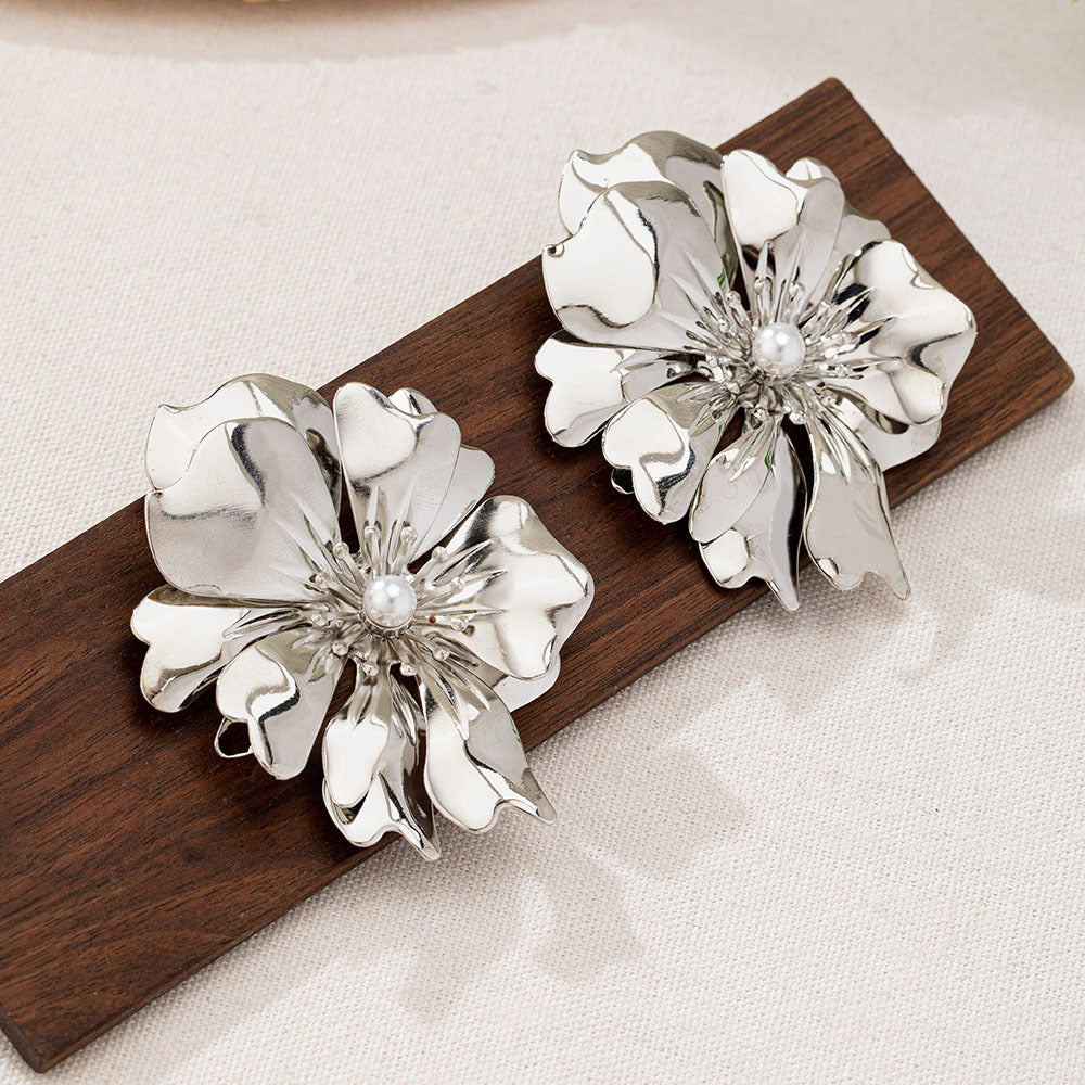 Wholesale Personality Simple Elegant Flower with Pearl Large Flower Earrings