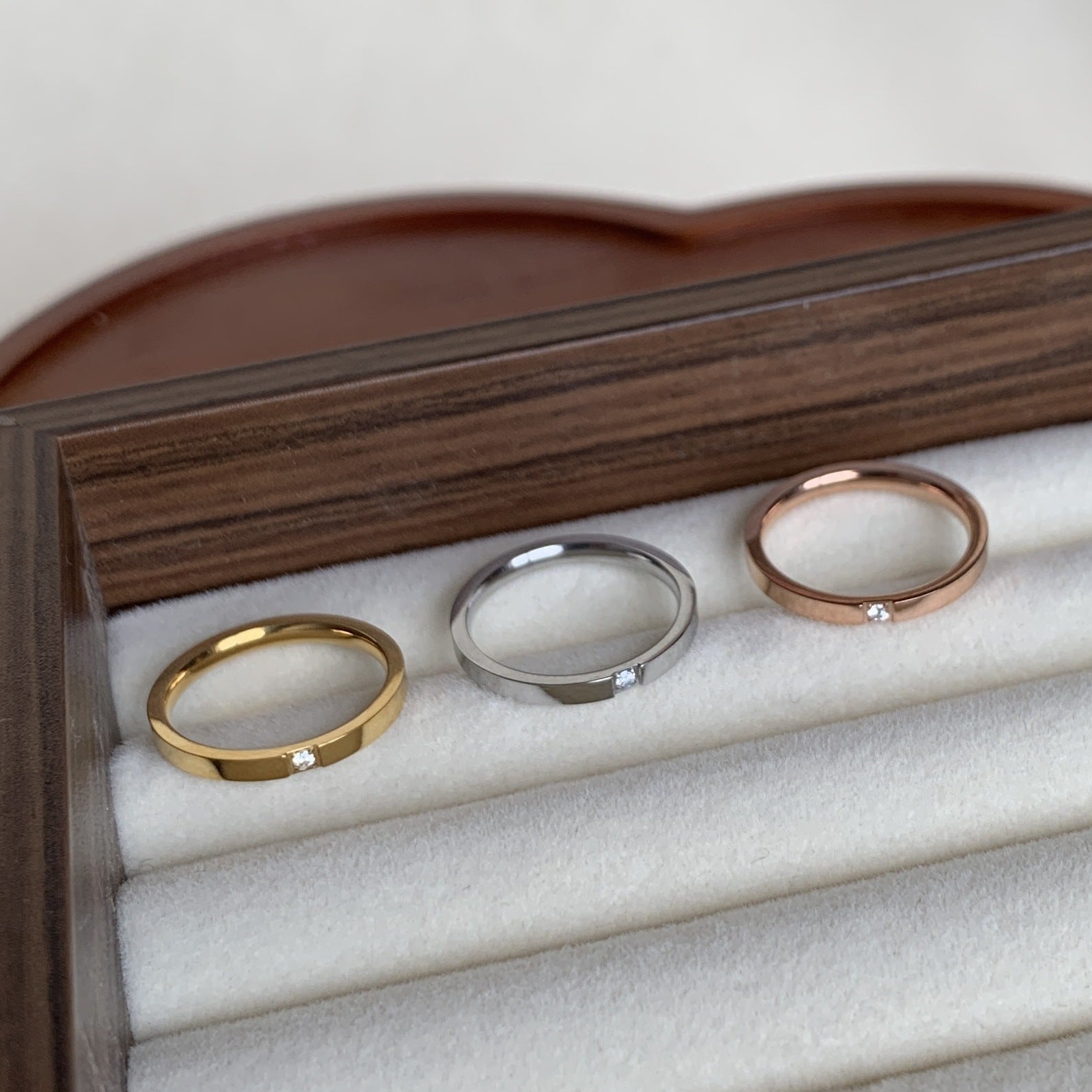 Wholesale Stylish Minimalist Couple Stacking Ring Thin Band Titanium Steel Gold Plated Single Diamond Fashion Jewelry Accessory Boutique Resale