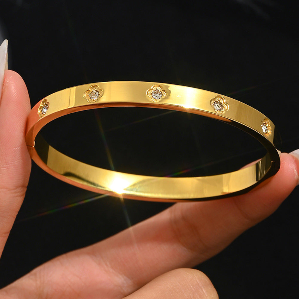 Wholesale Titanium steel nail four-leaf clover diamond-encrusted bracelet ACCVIP