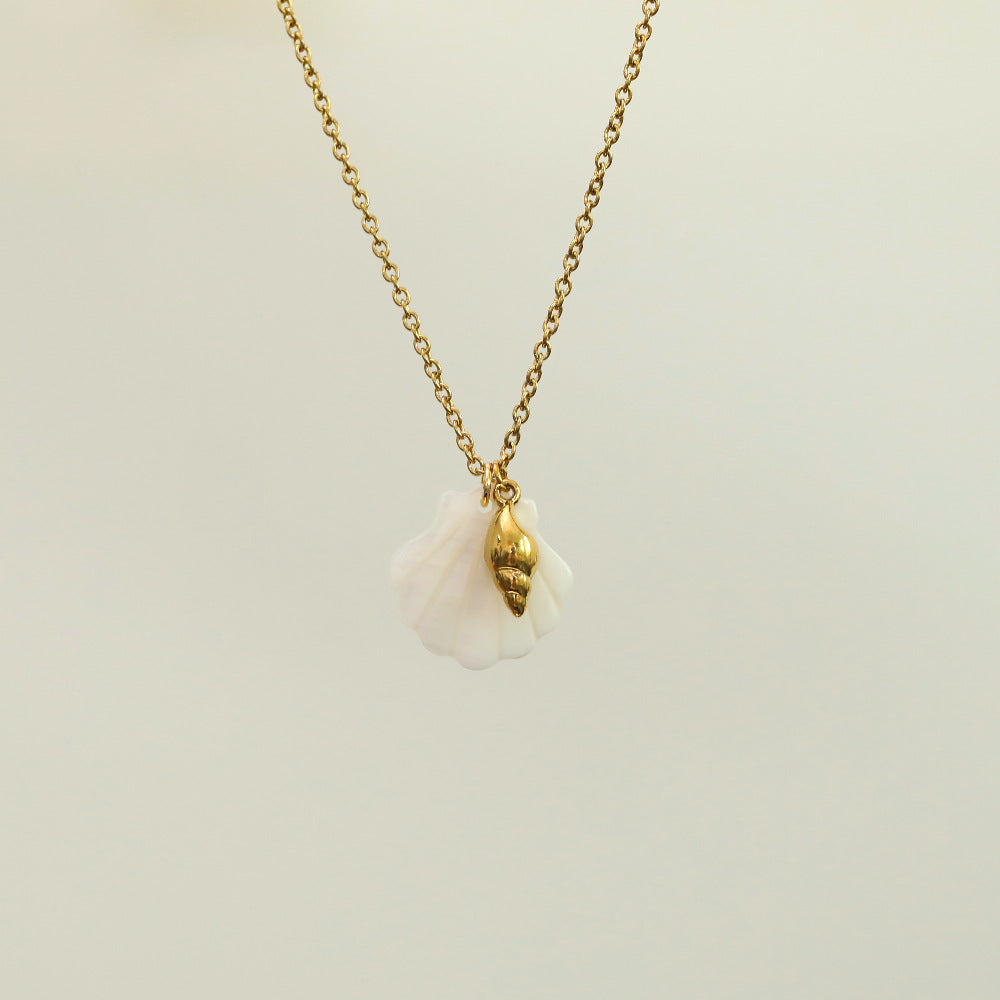 Wholesale Summer-Style Giraffe Pendant Shell  Stainless Steel Necklace