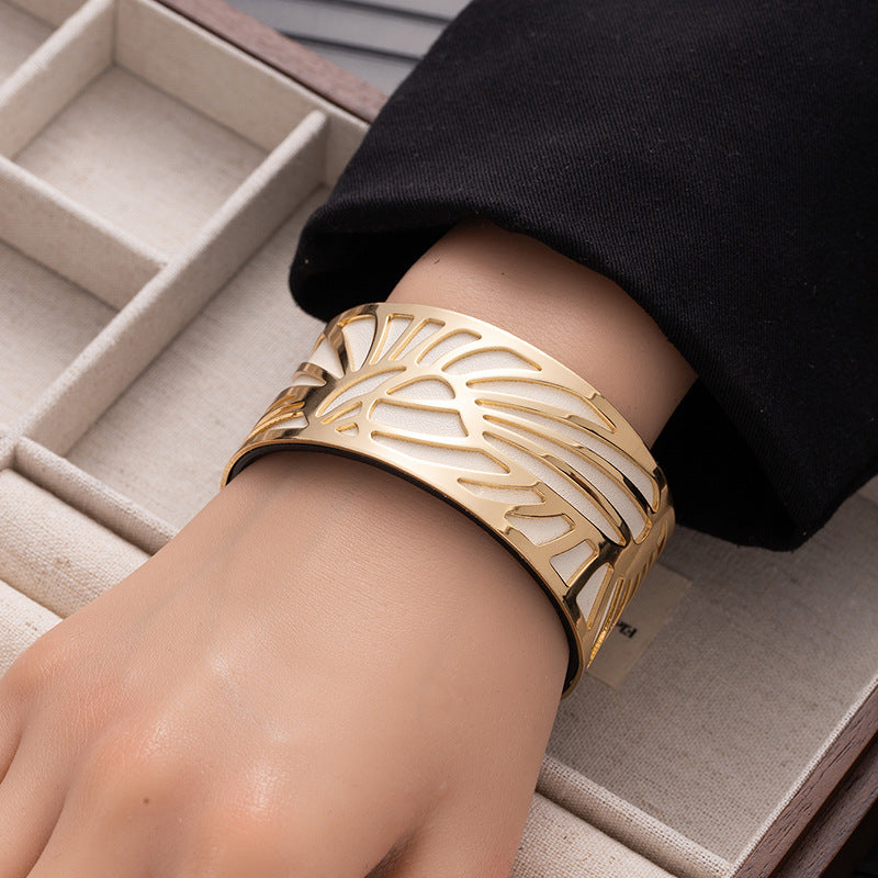 Wholesale Double-sided replaceable color pu leather bracelet titanium steel pattern wide bracelet for women