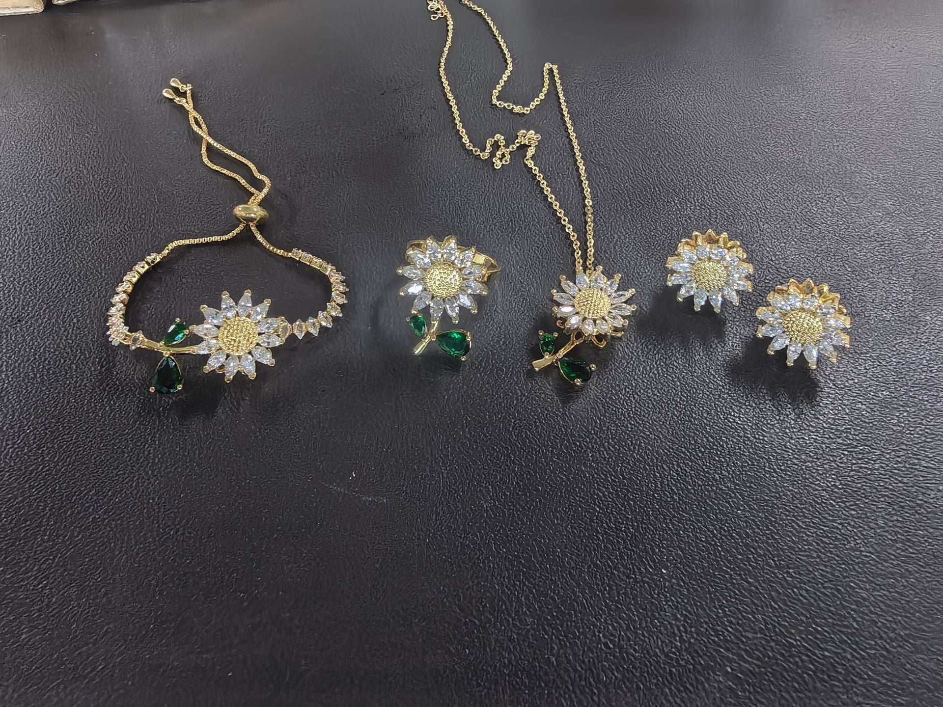 Wholesale Necklace  Diamond-encrusted Sunflower  Ring Rotatable Clavicle Chain Jewelry