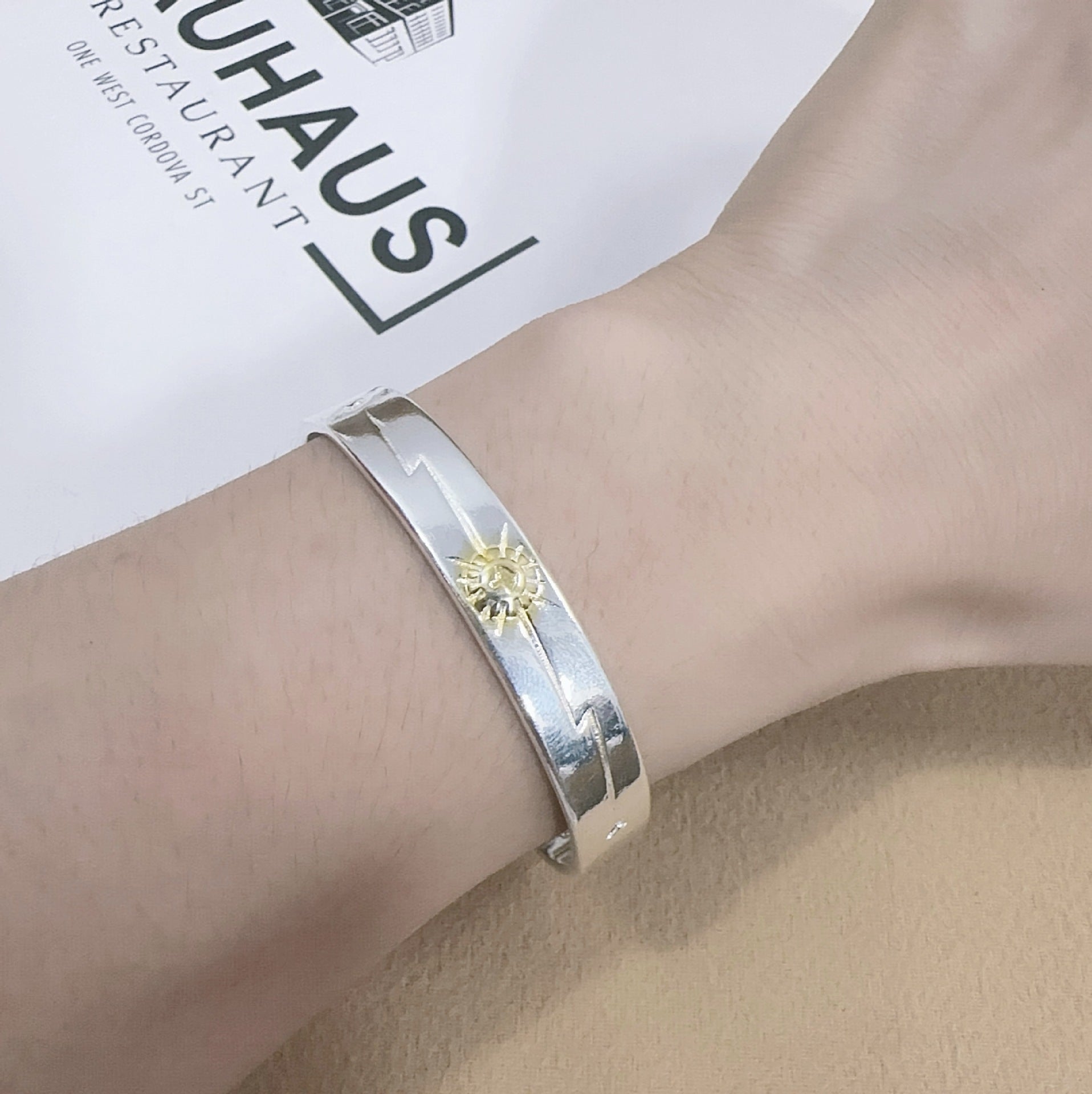 Wholesale  flying bird bracelet  fashion light luxury bracelet