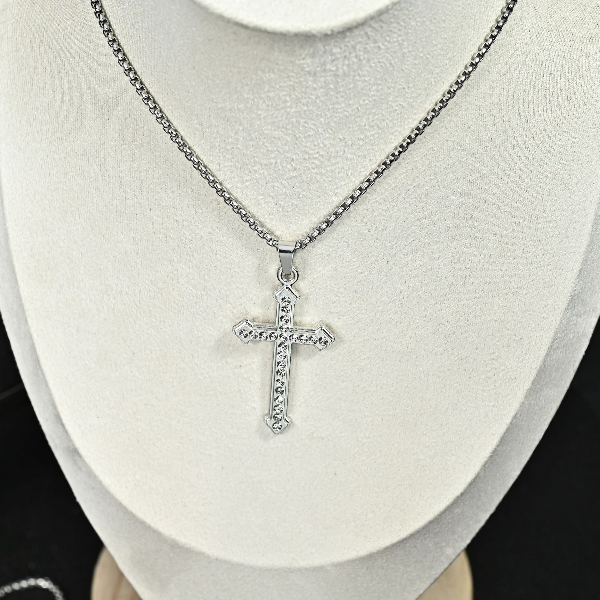 Wholesale Stylish Hip Hop Silver Full Diamond Cross Necklace For Street Fashion Jewelry Accessory Gift