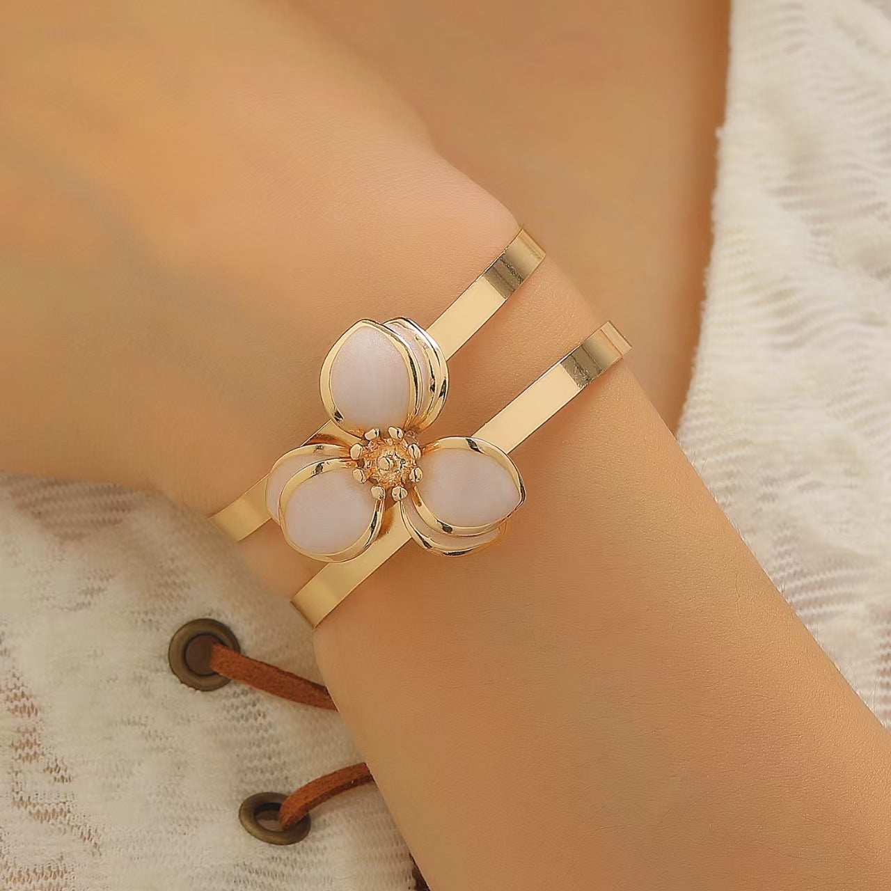 Insieme all'ingrosso dei monili di stile di festa della foresta della collana degli orecchini del fiore di goccia di olio