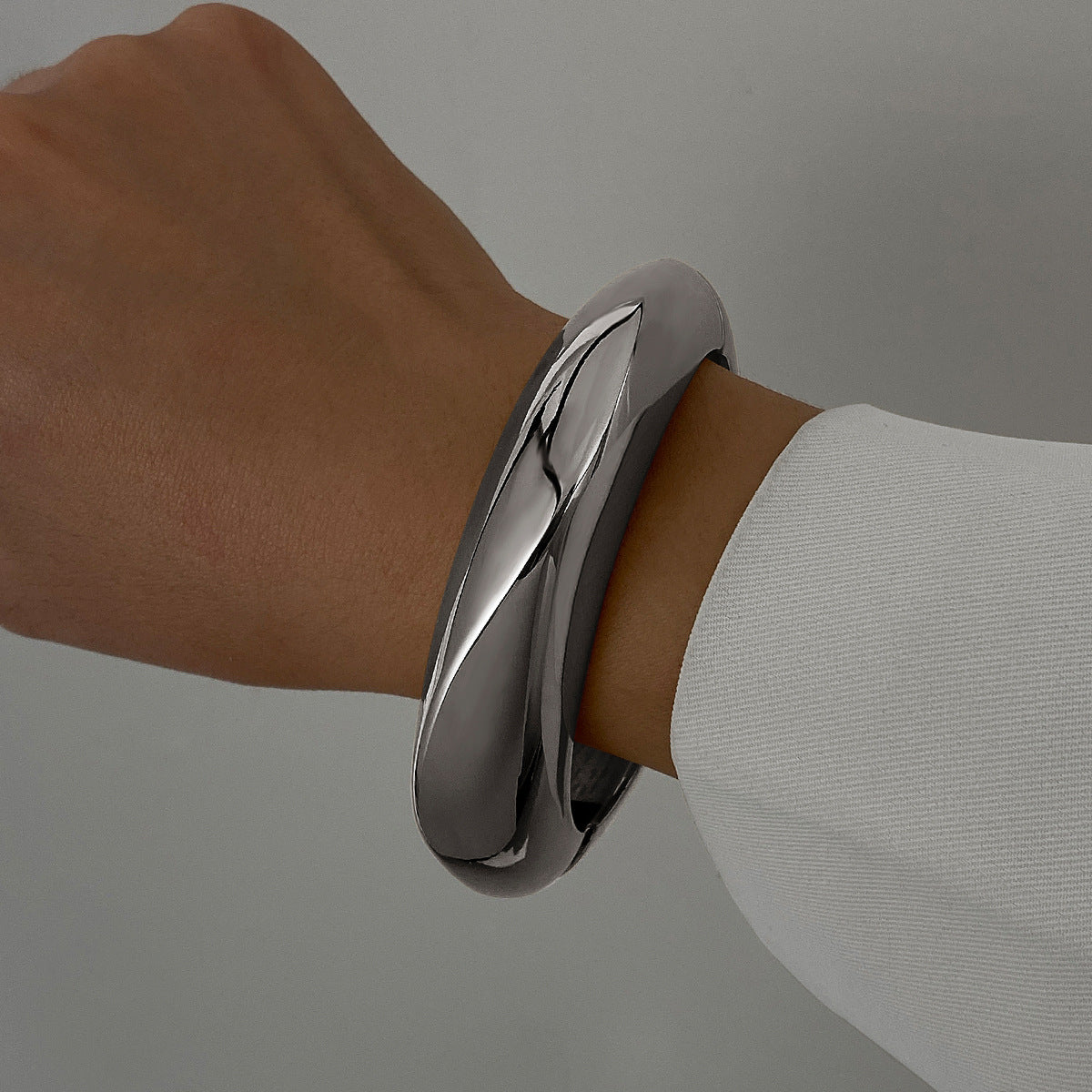 Wholesale  exaggerated metal smooth bracelet geometric personality wide bracelet