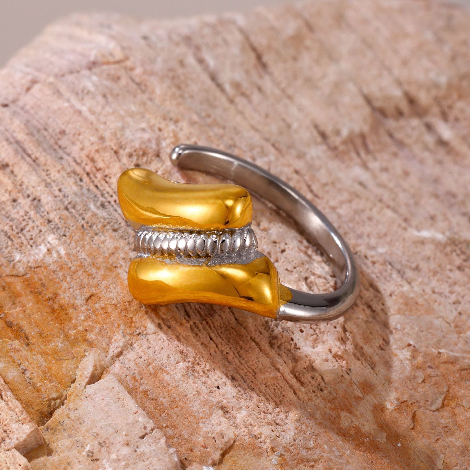 Wholesale Opening Geometric Gold Ring Titanium Steel Electroplated 18K Real Gold Rings