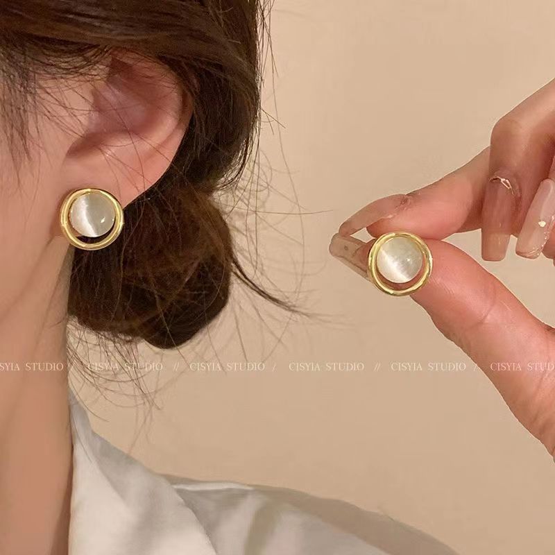 Wholesale European and American Light Luxury Shell Flower Earrings 925 Silver Needle High-grade Earrings Ins Niche Design Elegant Retro Earrings