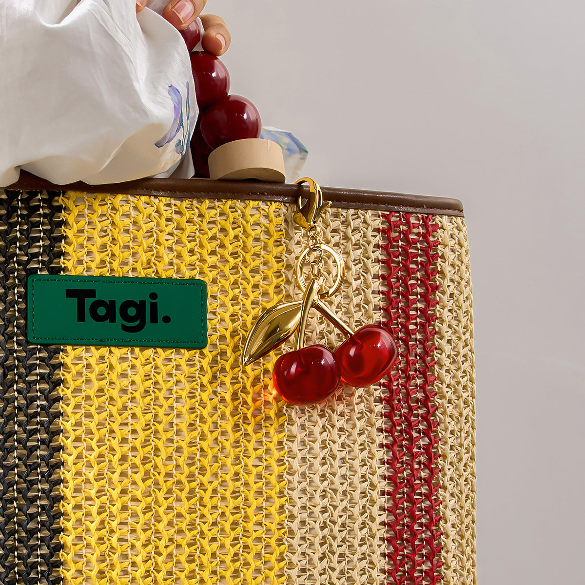 Wholesale Stainless Stee Hanging Plated 18K Gold Light Luxury High-end Cherry Keychains