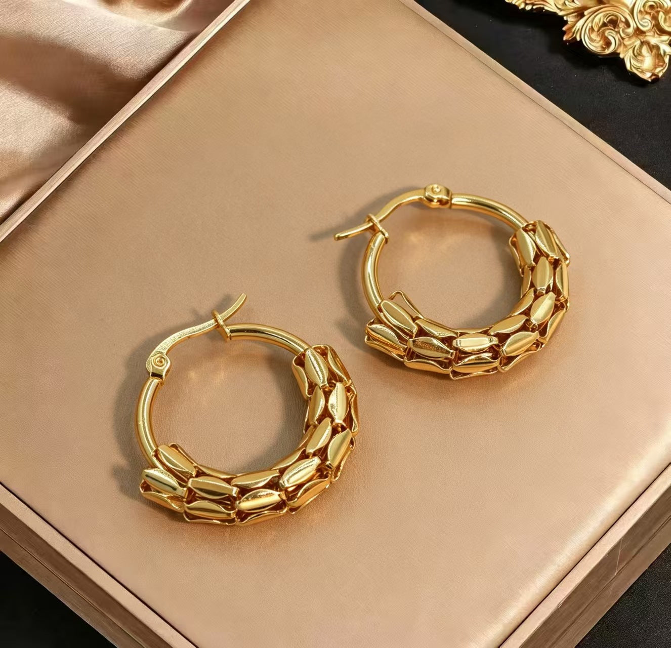 Wholesale Stainless Steel Electroplated Mesh Wrapped Circle Earrings Retro Chinese Style Boutique Jewelry Accessory