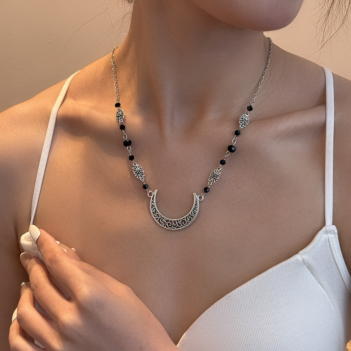 Wholesale Trendy Hollow Moon Pattern Layered Necklace Zinc Alloy Electroplated Star Pendant Fashion Jewelry Accessory