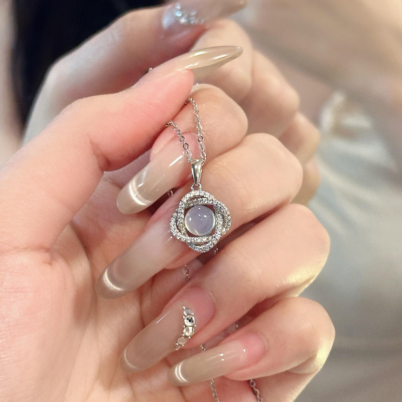Wholesale Light Luxury Gold Mini Dress Necklace