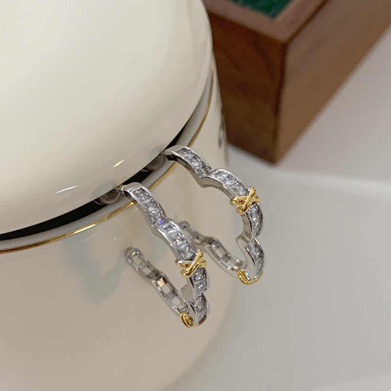 Wholesale  four-leaf clover earrings  light luxury diamond-studded small fragrant wind earrings