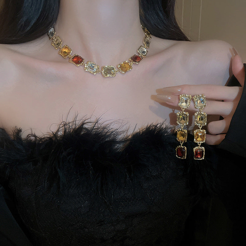 Wholesale Retro Diamond Square Choker Necklace Rhinestone Alloy Women' s Boutique Resale Gift