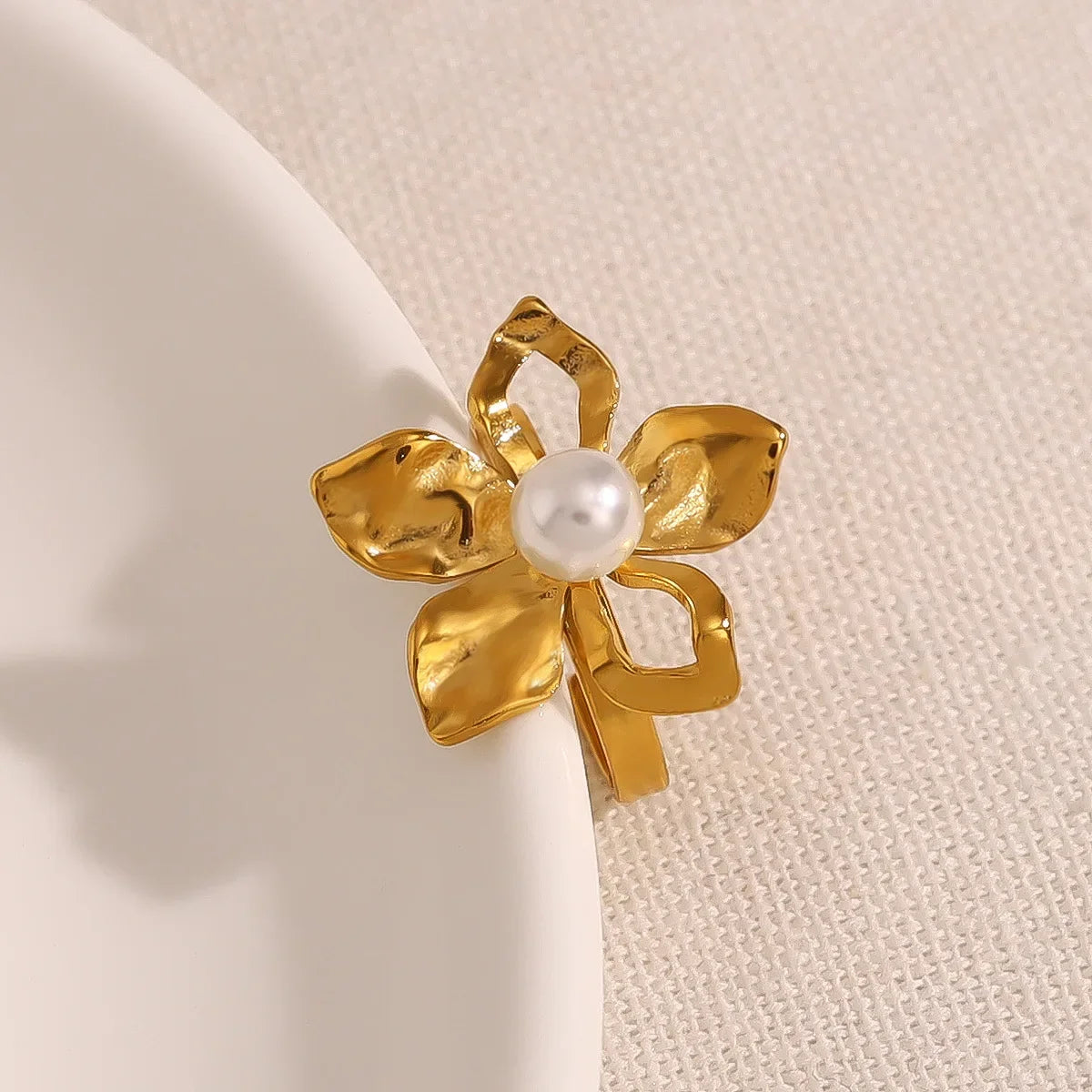 Wholesale Titanium Steel Light Luxury New Flower Style  Ring