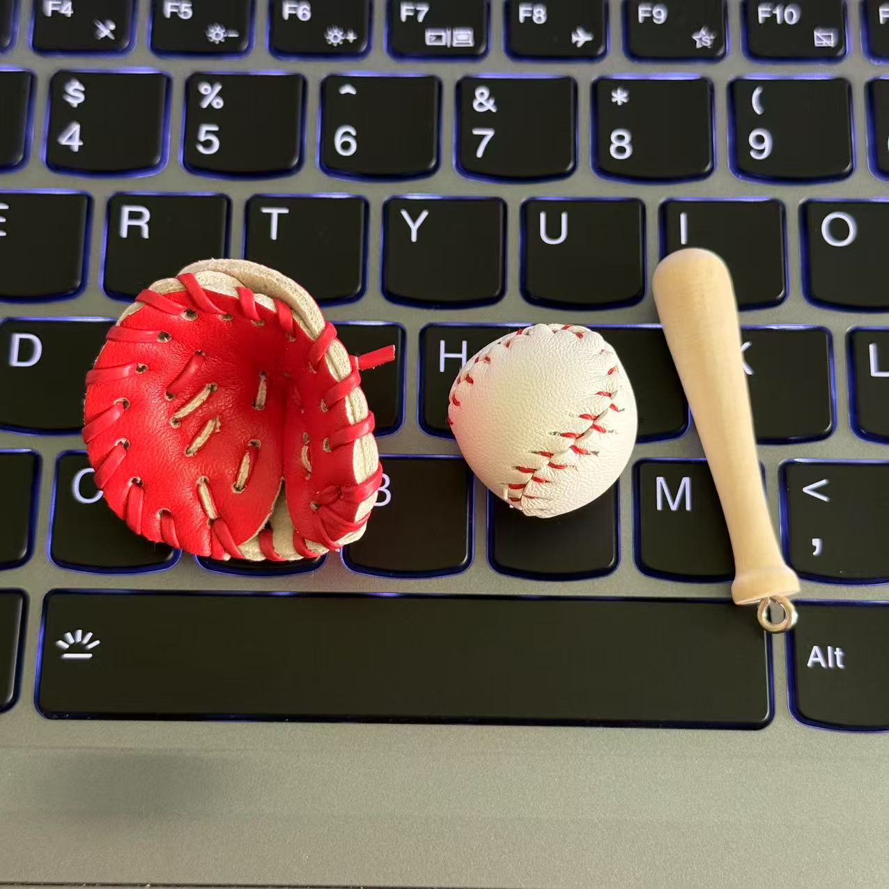 Wholesale Softball Gloves Baseball Keychain