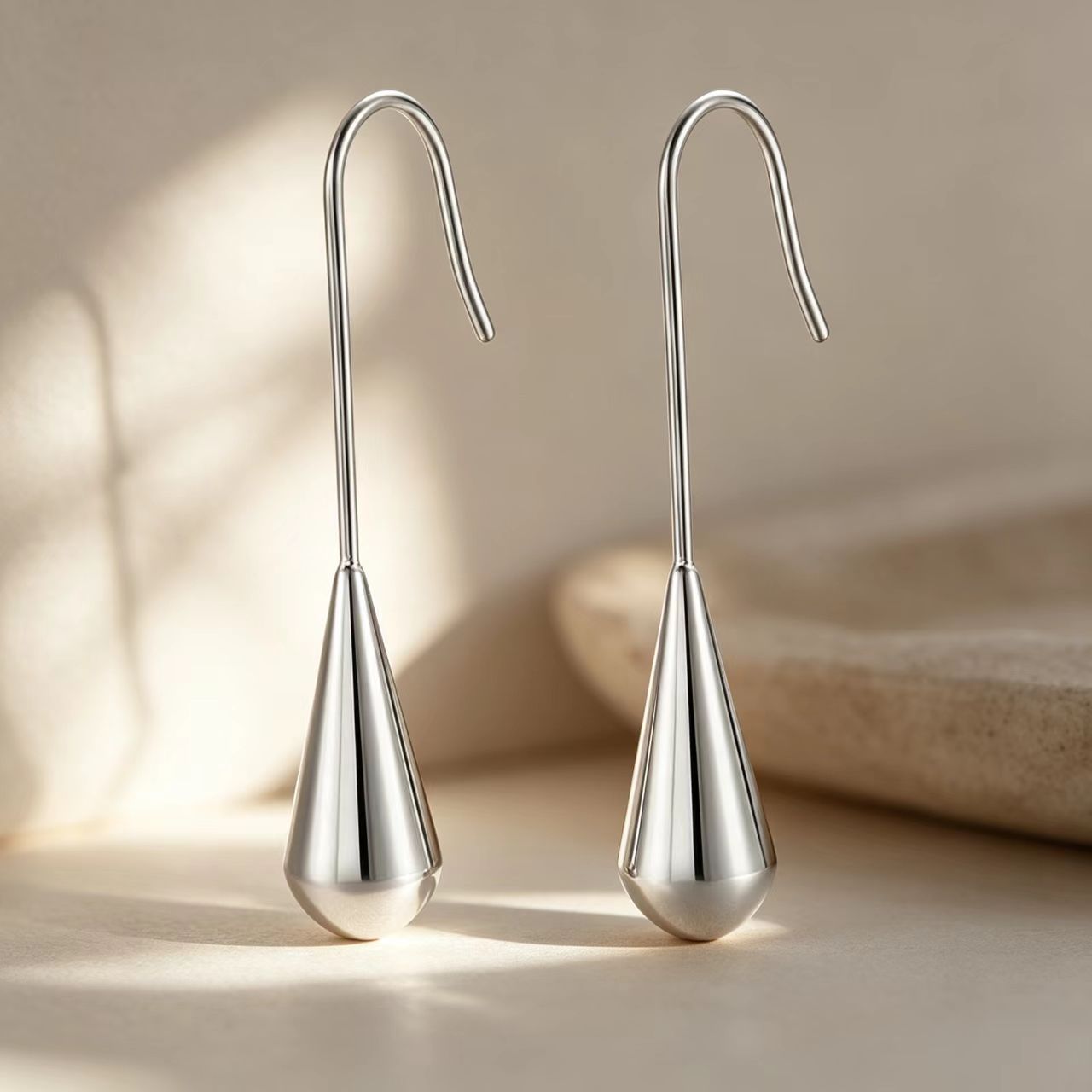 Wholesale 18k Gold Electroplated Water Drop Earrings French Retro Style Women Jewelry Accessory