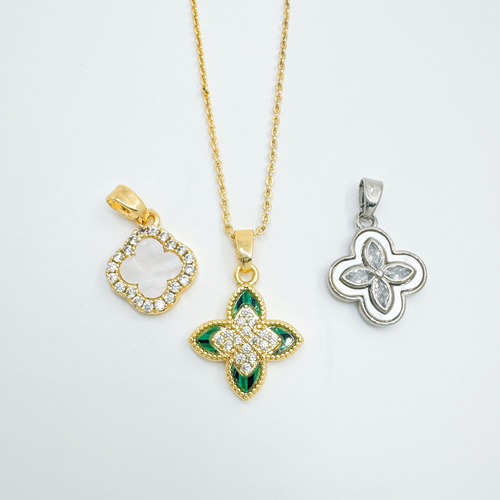 Wholesale Chic Four-Leaf Clover Pendant Gold Plated Copper European Style Jewelry Accessory