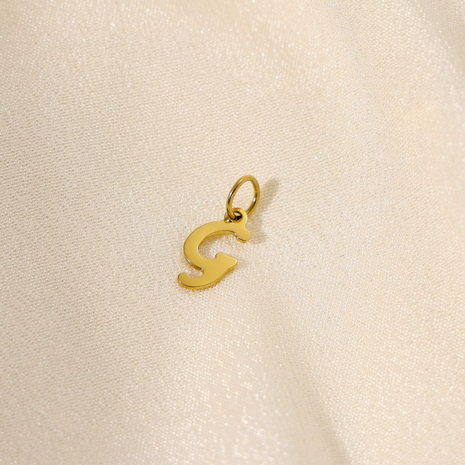 Wholesale 26 English letters stainless steel letter pendant